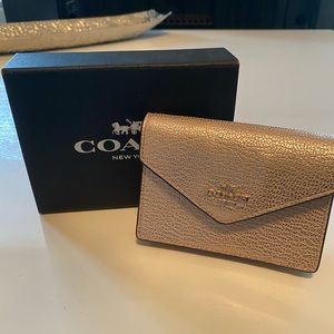 NEW! COACH Platinum Gold Cracked Leather Wallet
